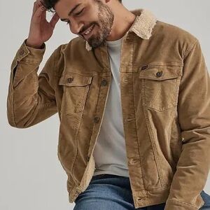 BRAND NEW - WRANGLER Men’s Sherpa Corduroy Trucker Jacket in “Acorn” (XL)